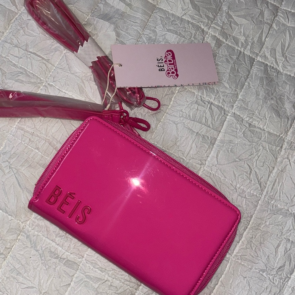 BEIS X BARBIE 
The Travel Wallet in Barbie™ Pink